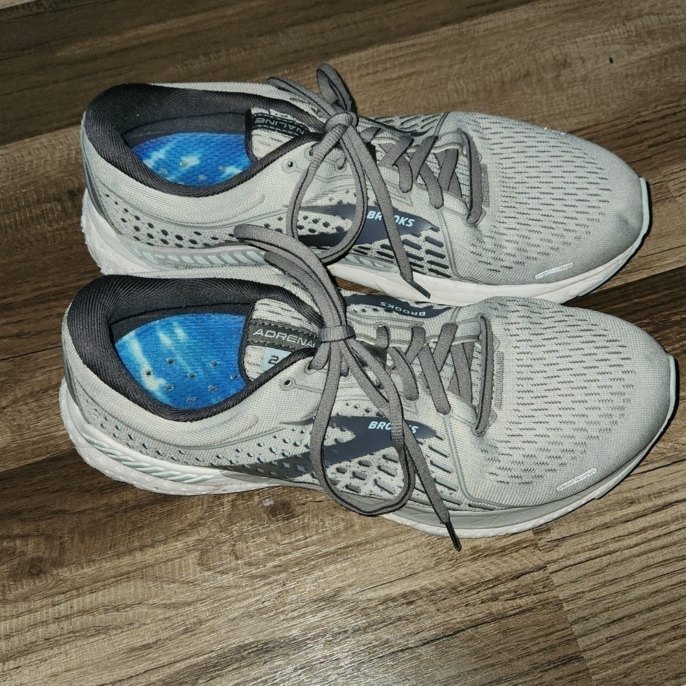 Brooks Adrenaline Running Shoe Sneakers size 9.5 Gray